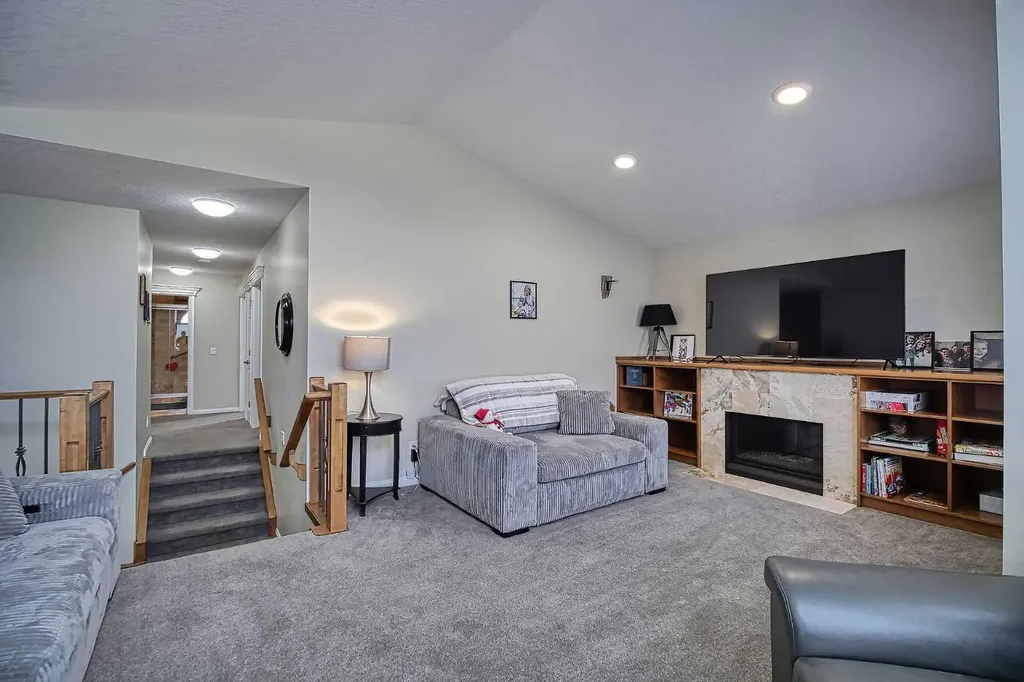 409 9 Street Beiseker AB T0M0G0
