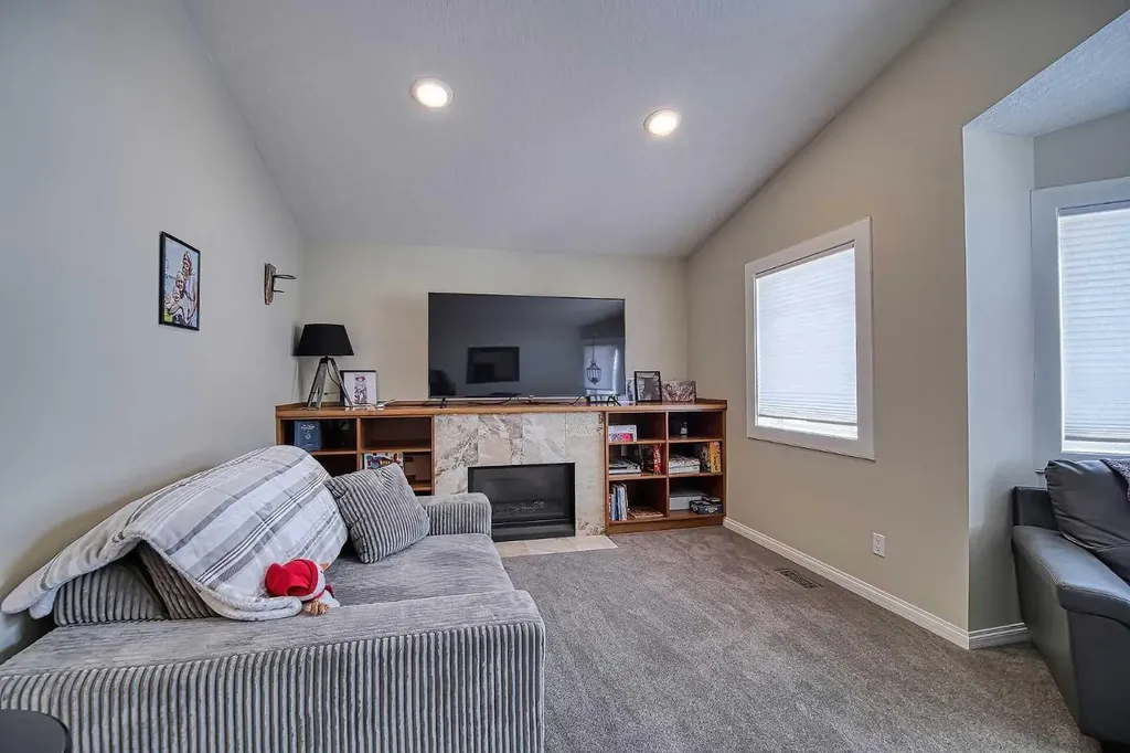 409 9 Street Beiseker AB T0M0G0