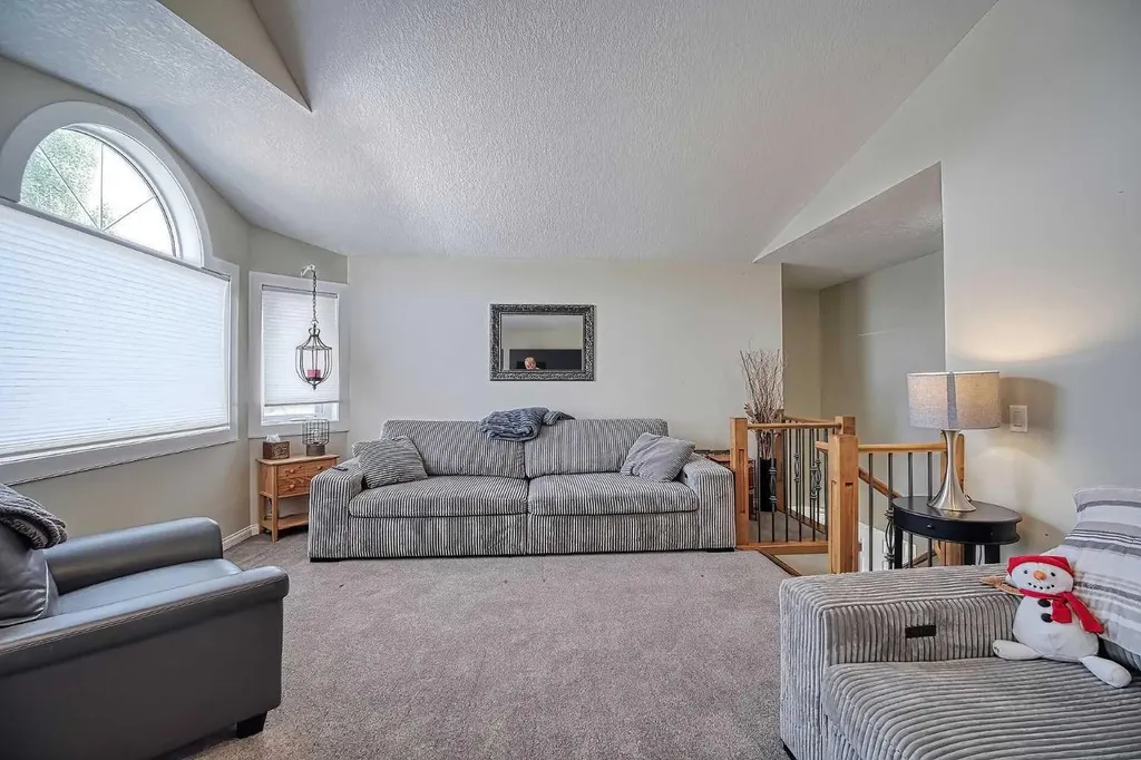 409 9 Street Beiseker AB T0M0G0