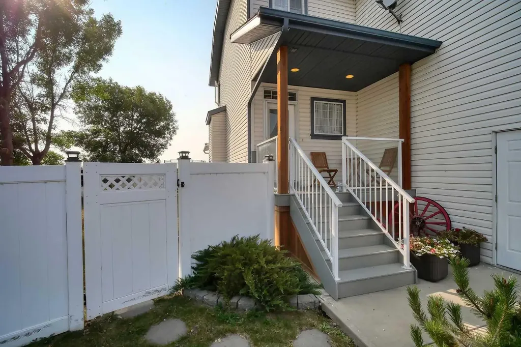 409 9 Street Beiseker AB T0M0G0