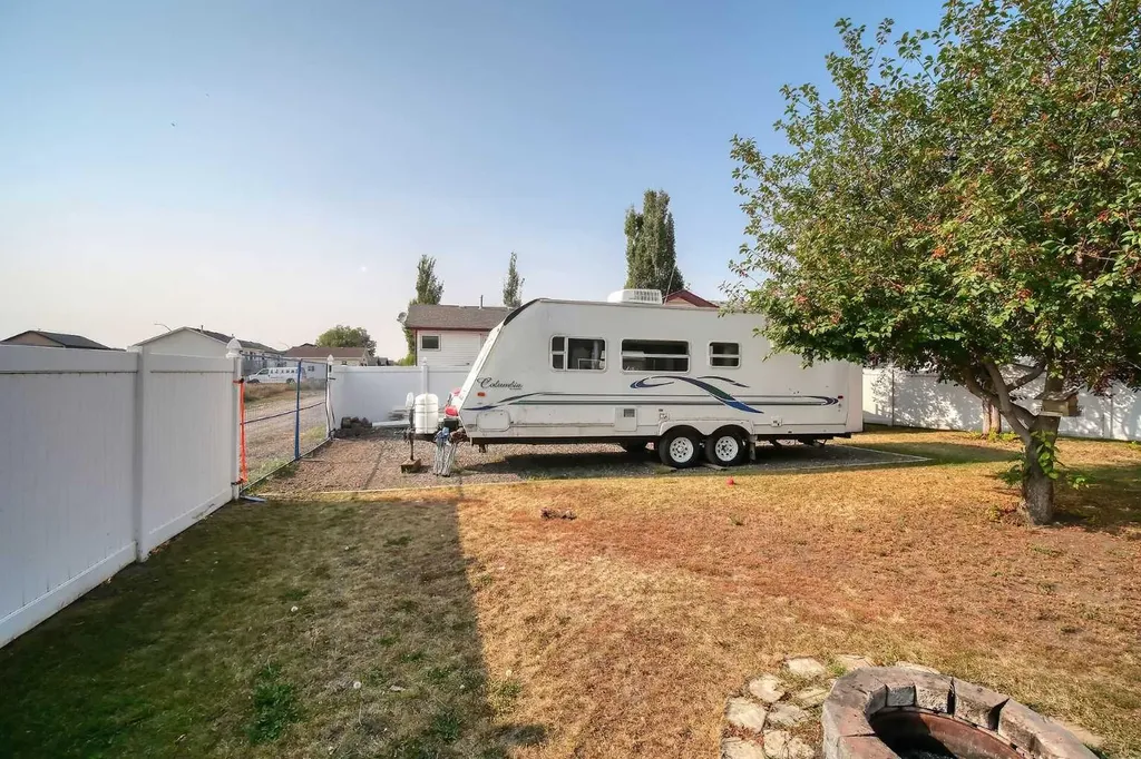 409 9 Street Beiseker AB T0M0G0
