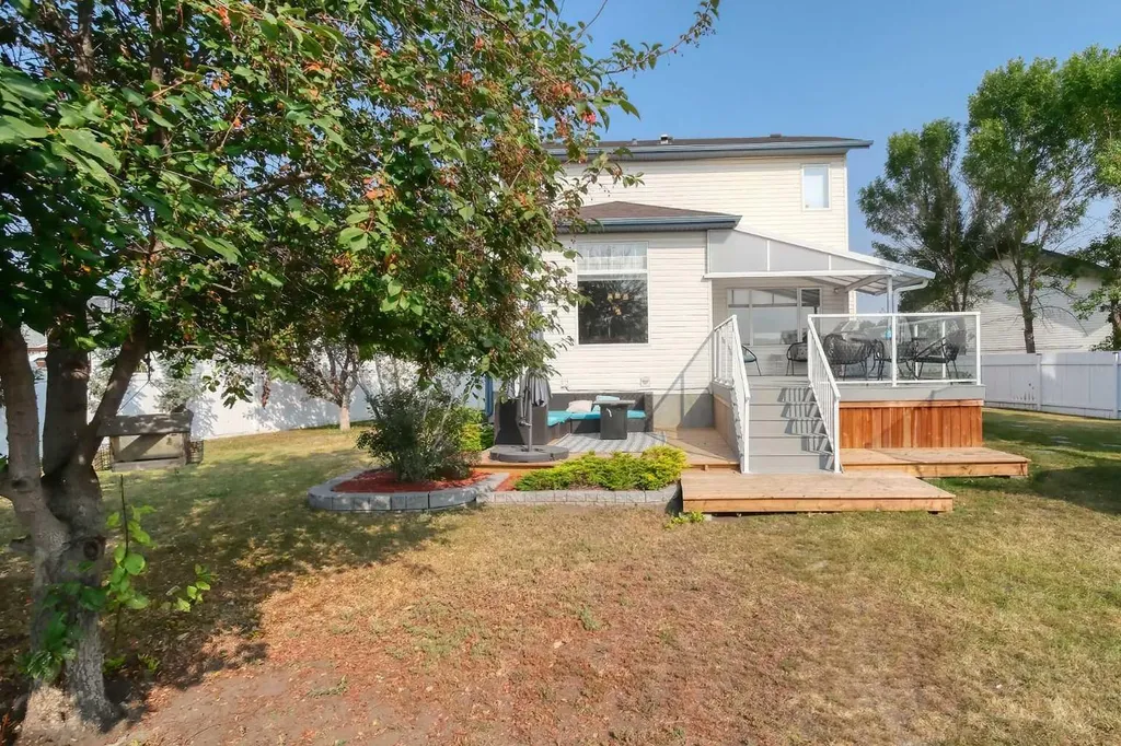 409 9 Street Beiseker AB T0M0G0