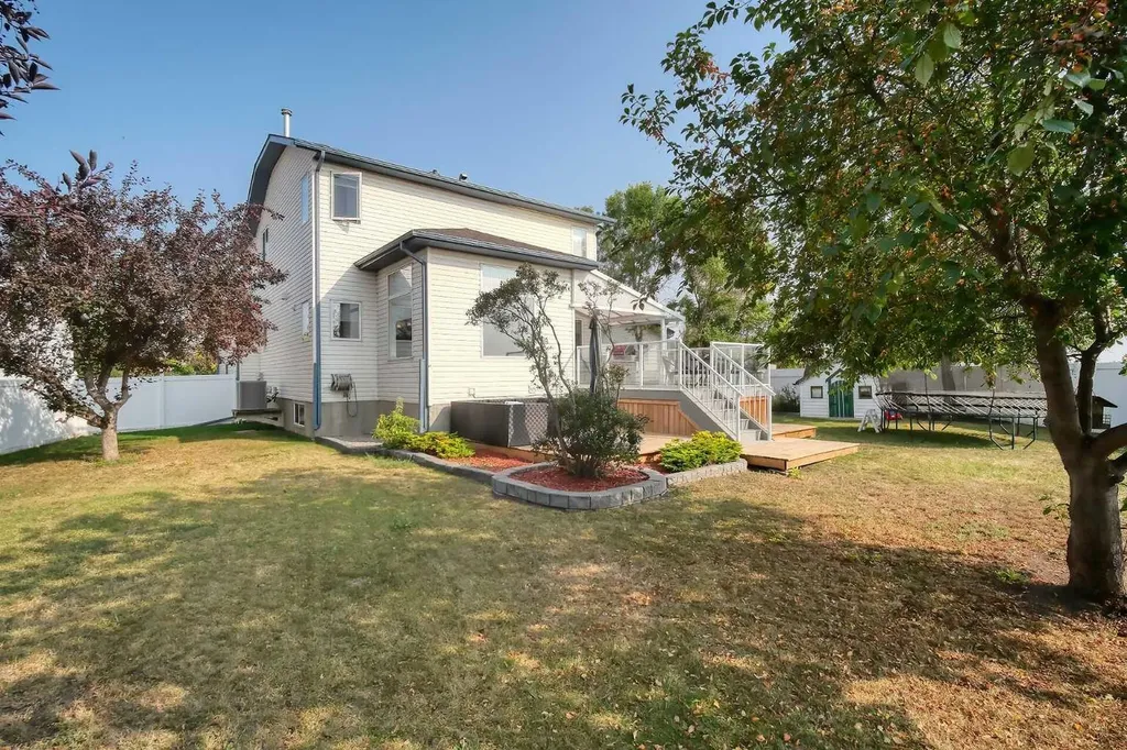 409 9 Street Beiseker AB T0M0G0