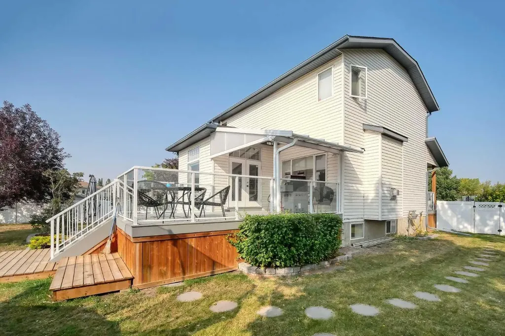 409 9 Street Beiseker AB T0M0G0