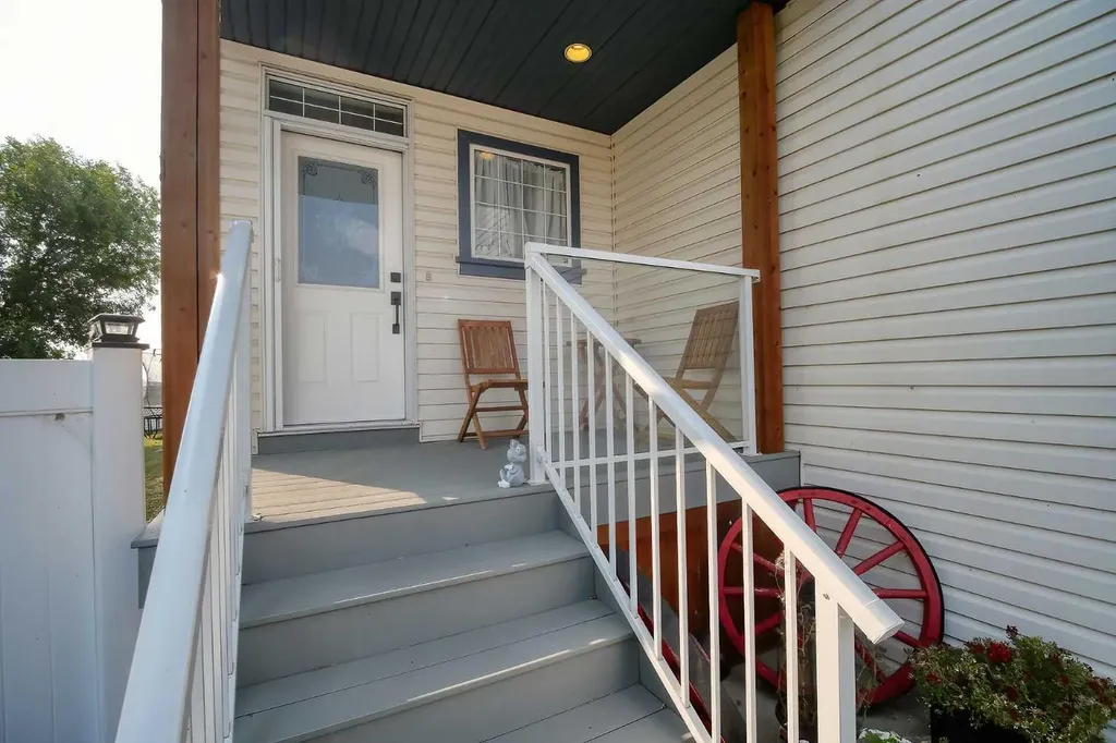 409 9 Street Beiseker AB T0M0G0