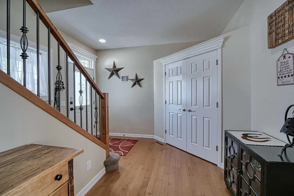 409 9 Street Beiseker AB T0M0G0