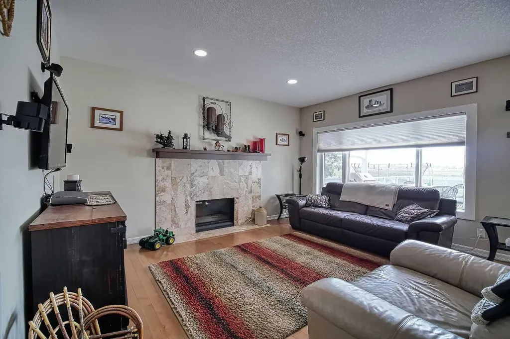 409 9 Street Beiseker AB T0M0G0