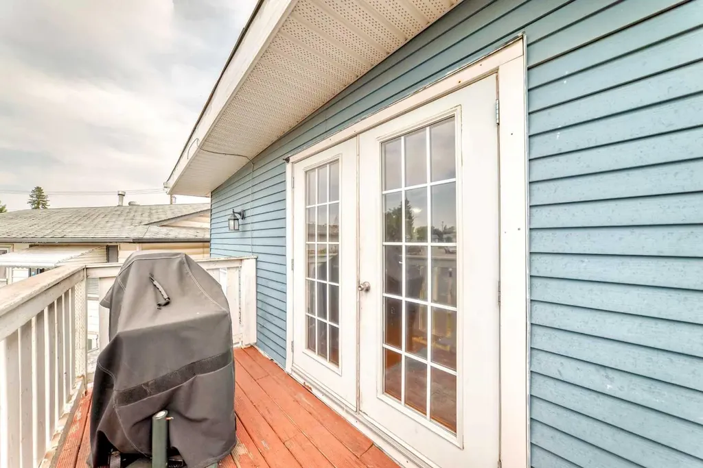 203 Penbrooke Close SE Calgary AB T2A 3N9