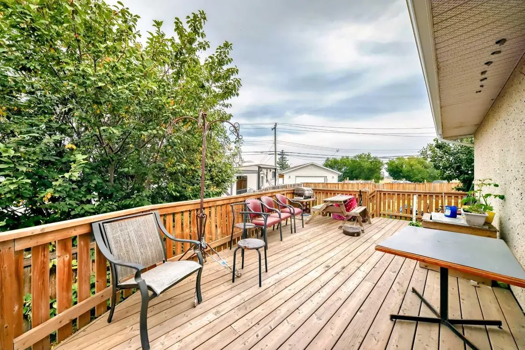 203 Penbrooke Close SE Calgary AB T2A 3N9
