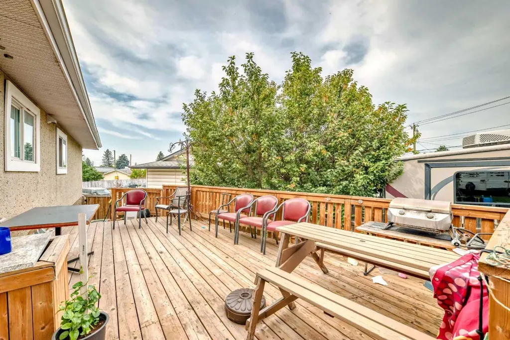 203 Penbrooke Close SE Calgary AB T2A 3N9