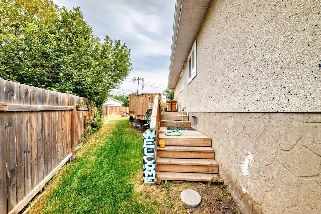 203 Penbrooke Close SE Calgary AB T2A 3N9
