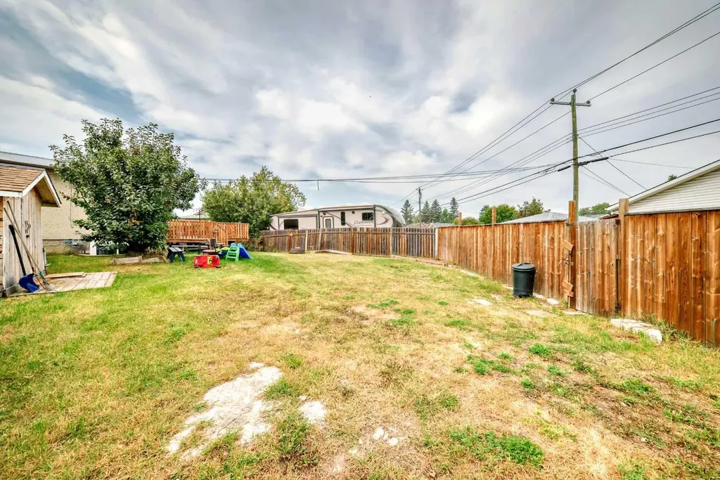 203 Penbrooke Close SE Calgary AB T2A 3N9