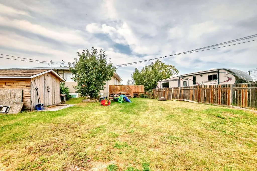 203 Penbrooke Close SE Calgary AB T2A 3N9
