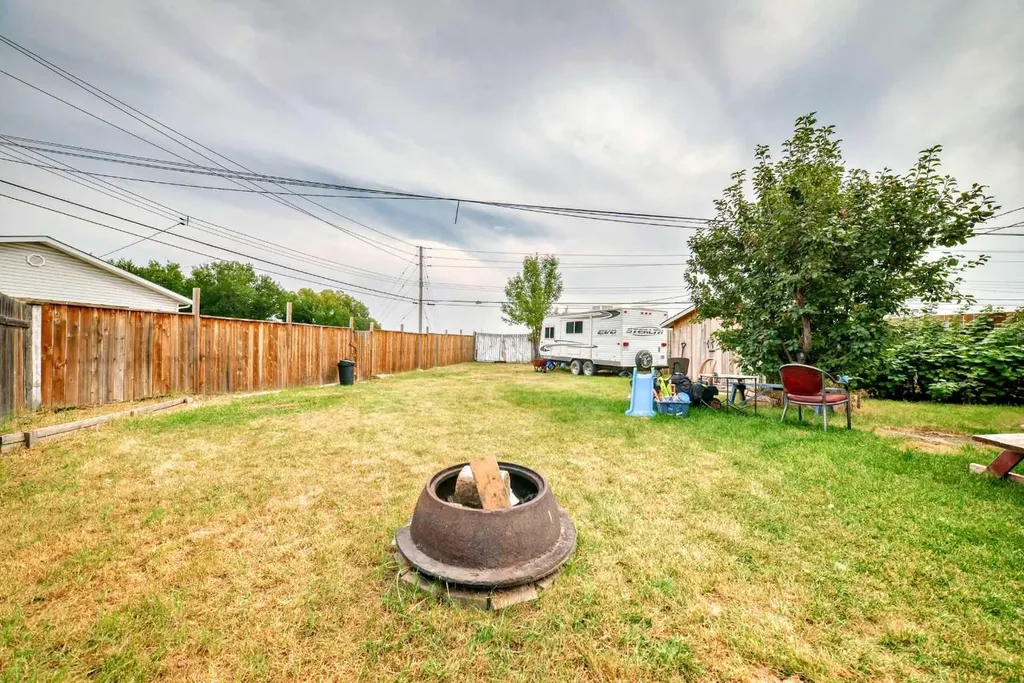 203 Penbrooke Close SE Calgary AB T2A 3N9