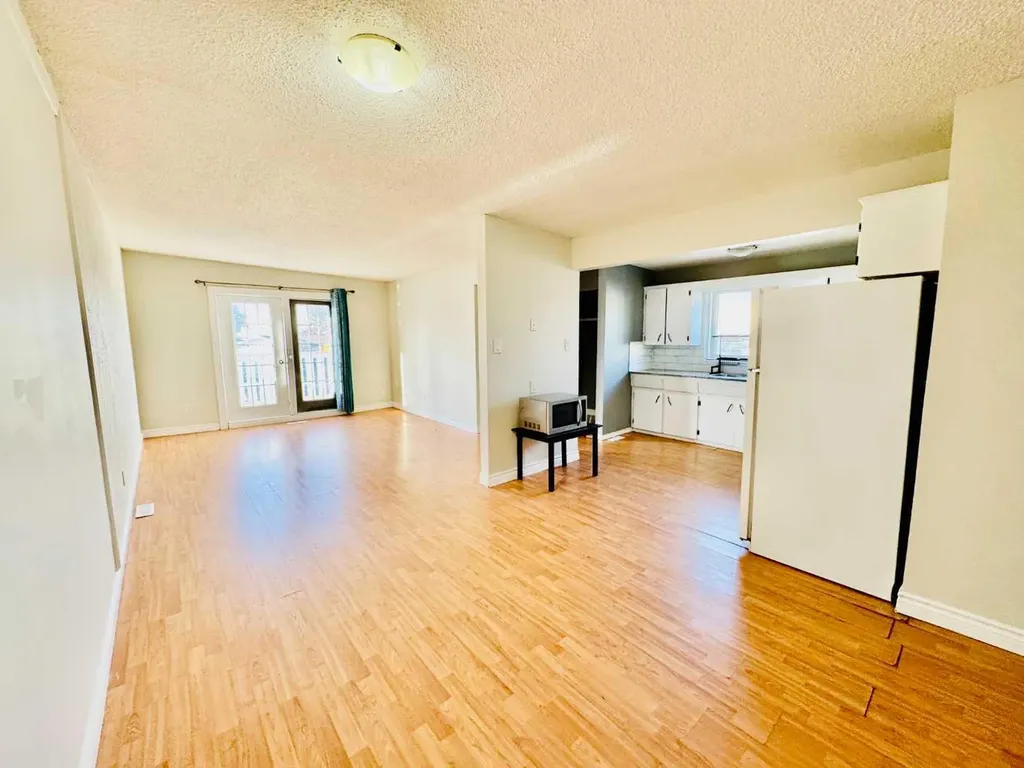 203 Penbrooke Close SE Calgary AB T2A 3N9
