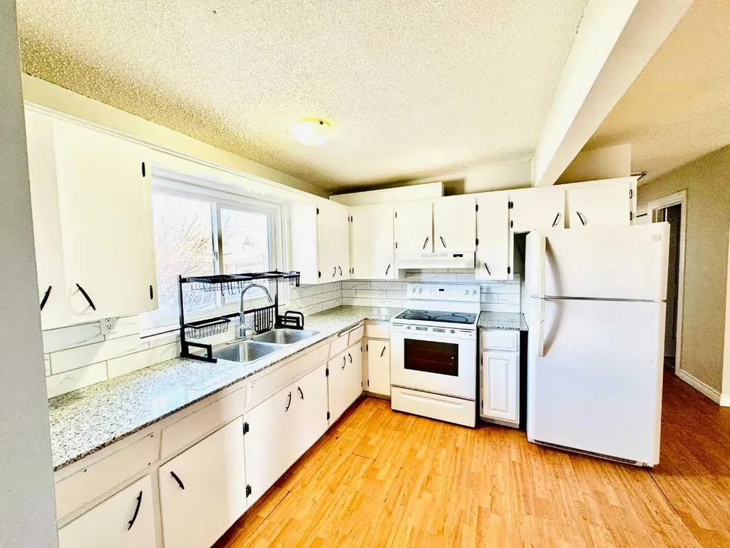 203 Penbrooke Close SE Calgary AB T2A 3N9