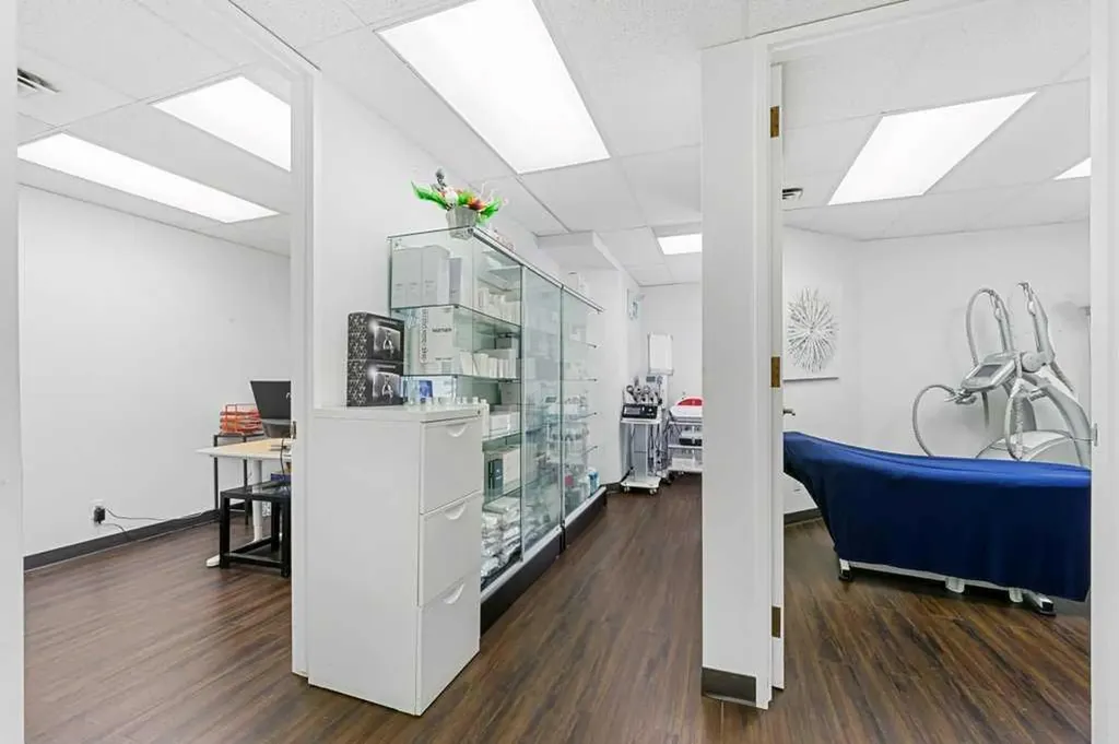320 23 Avenue SW Calgary AB T2S 0J2