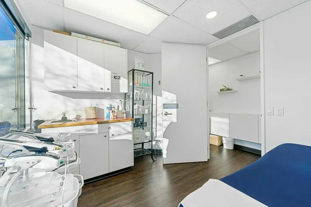 320 23 Avenue SW Calgary AB T2S 0J2