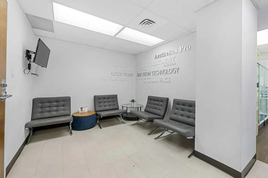 320 23 Avenue SW Calgary AB T2S 0J2