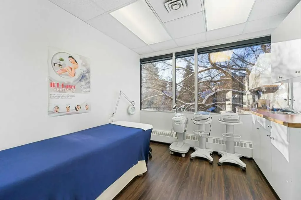 320 23 Avenue SW Calgary AB T2S 0J2
