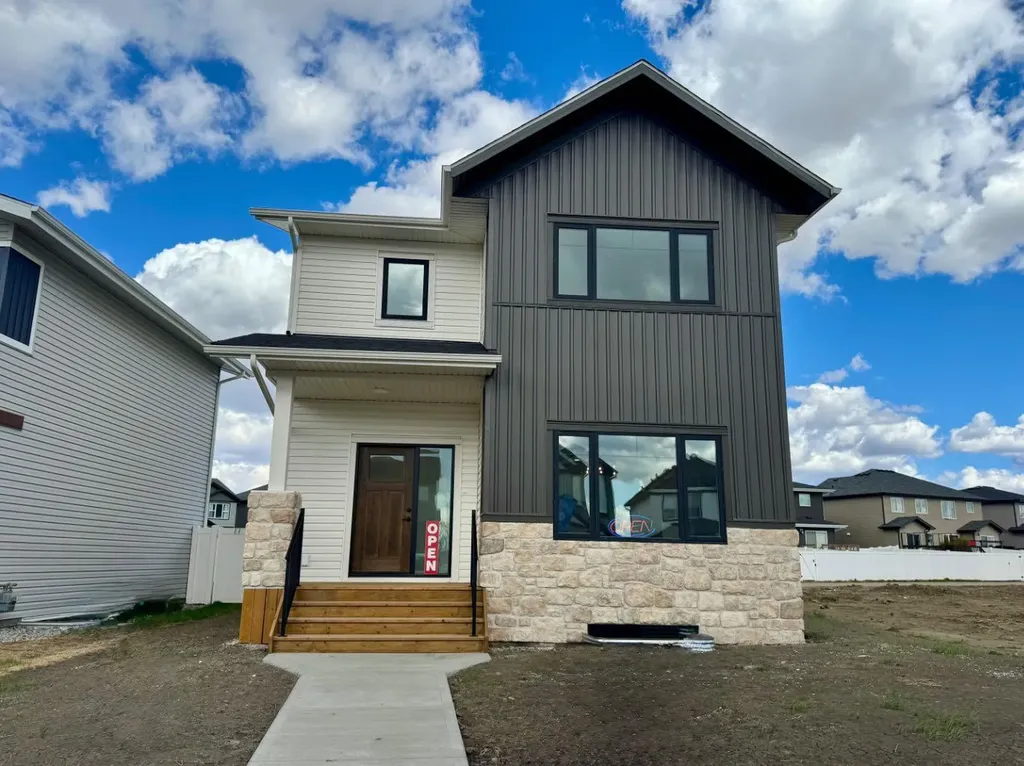 36 Memorial Parkway Rural Red Deer County AB T4E 3B7