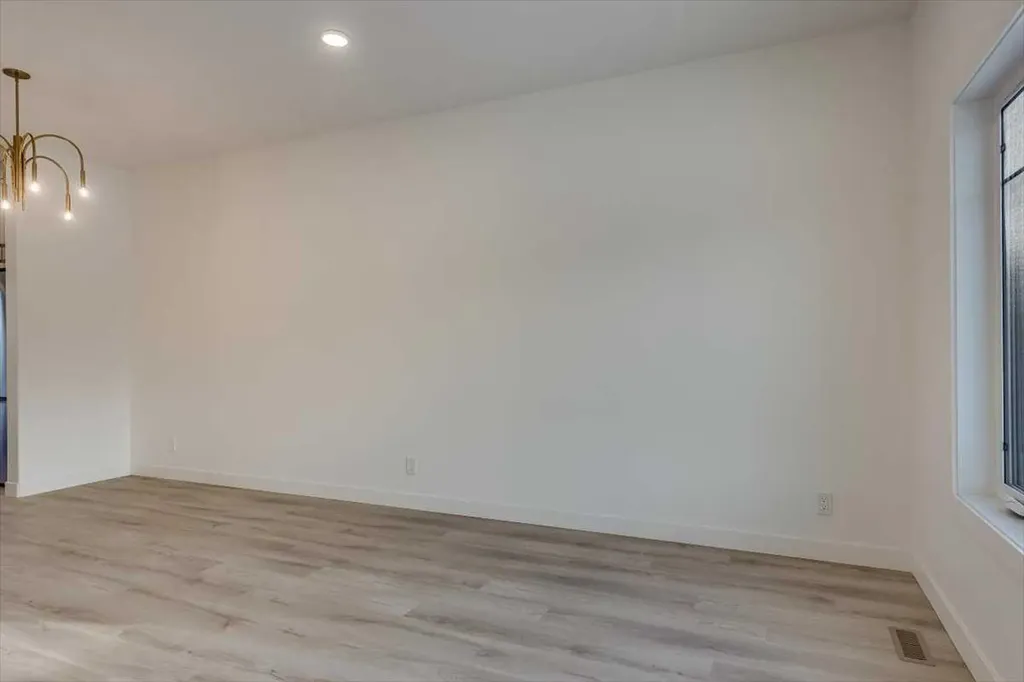 36 Memorial Parkway Rural Red Deer County AB T4E 3B7