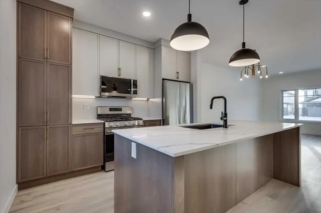 36 Memorial Parkway Rural Red Deer County AB T4E 3B7