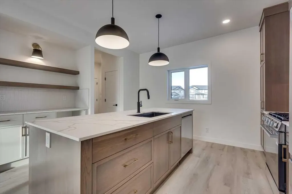 36 Memorial Parkway Rural Red Deer County AB T4E 3B7