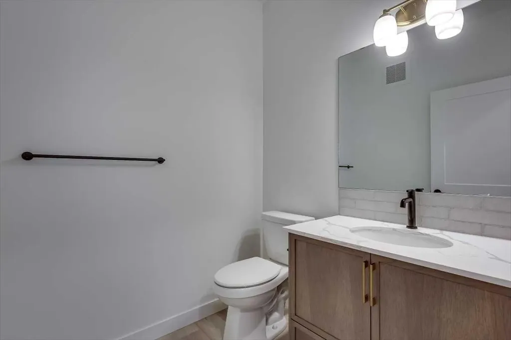 36 Memorial Parkway Rural Red Deer County AB T4E 3B7