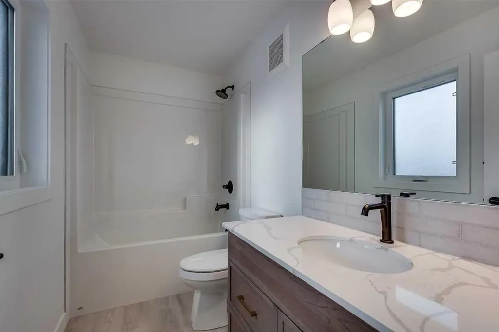 36 Memorial Parkway Rural Red Deer County AB T4E 3B7