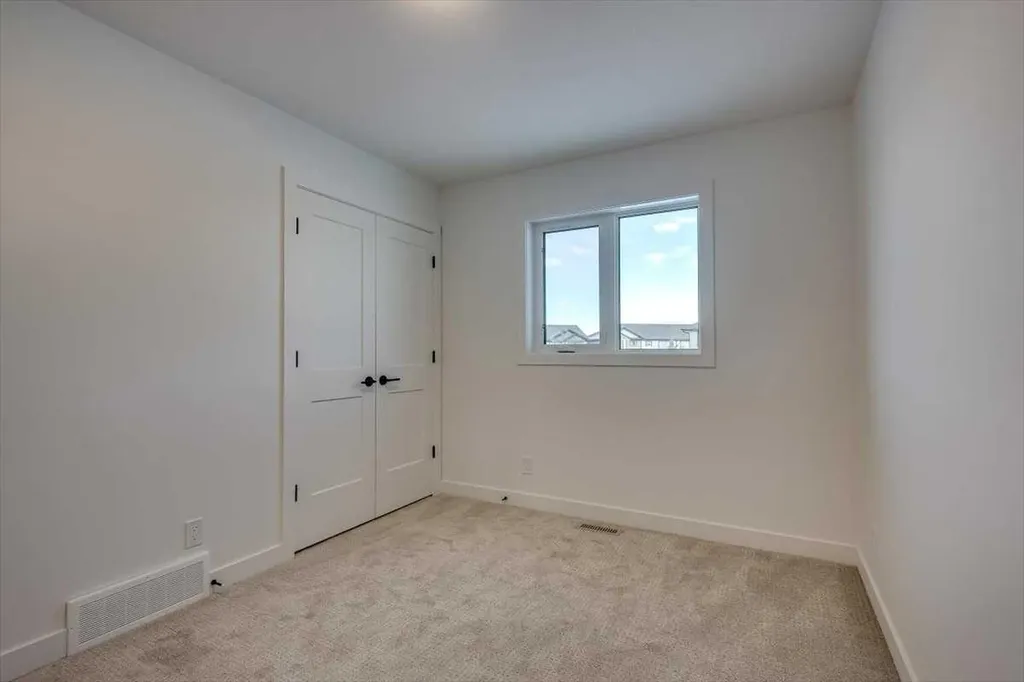 36 Memorial Parkway Rural Red Deer County AB T4E 3B7