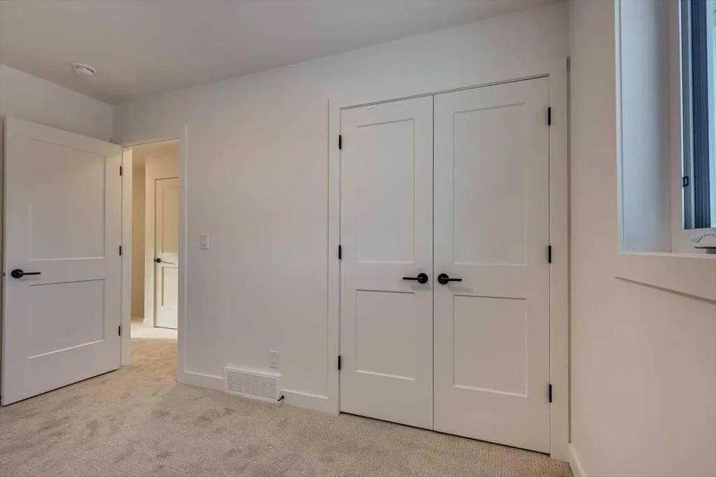 36 Memorial Parkway Rural Red Deer County AB T4E 3B7