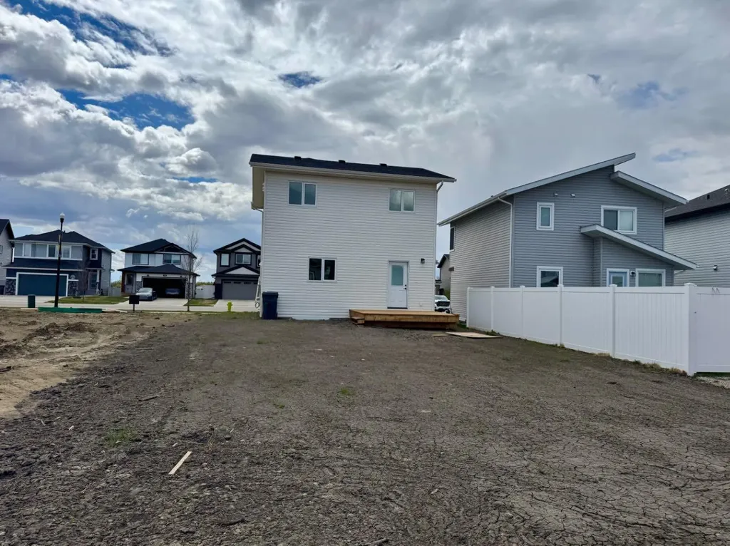 36 Memorial Parkway Rural Red Deer County AB T4E 3B7