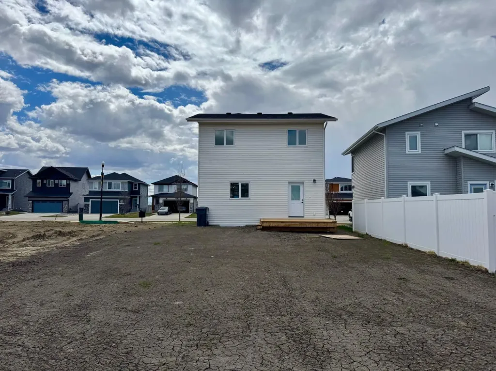 36 Memorial Parkway Rural Red Deer County AB T4E 3B7