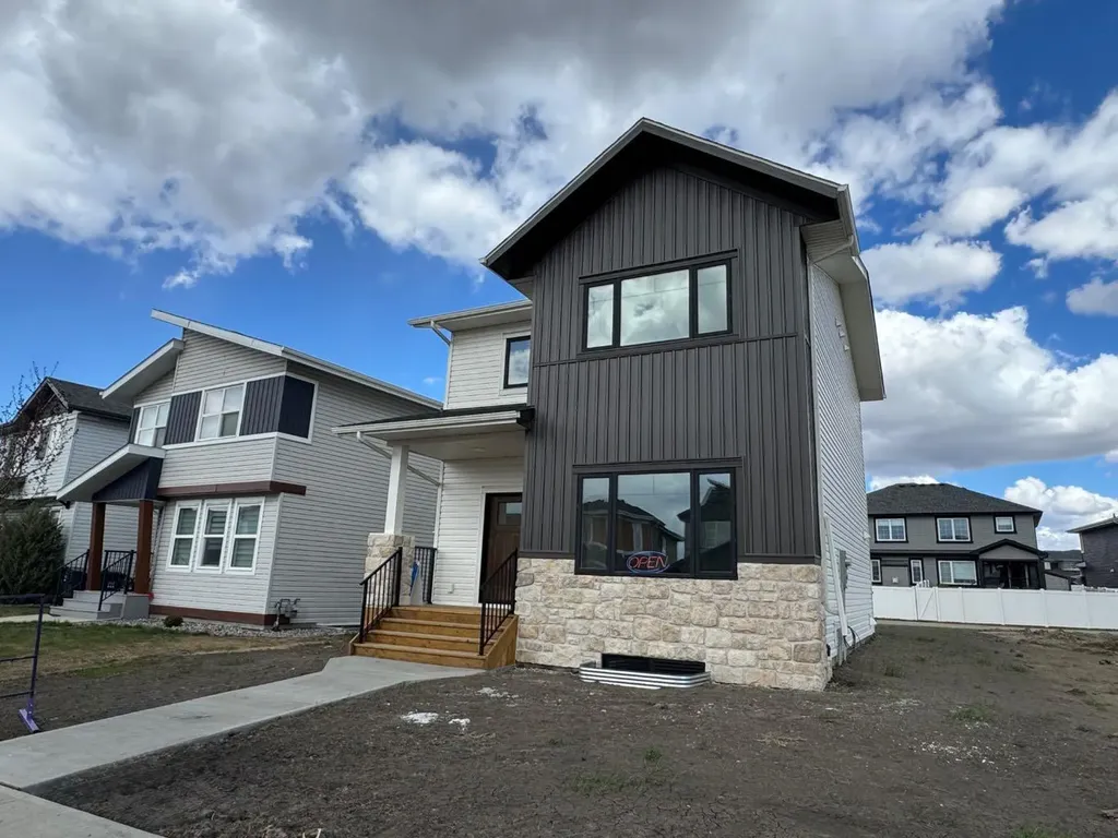 36 Memorial Parkway Rural Red Deer County AB T4E 3B7