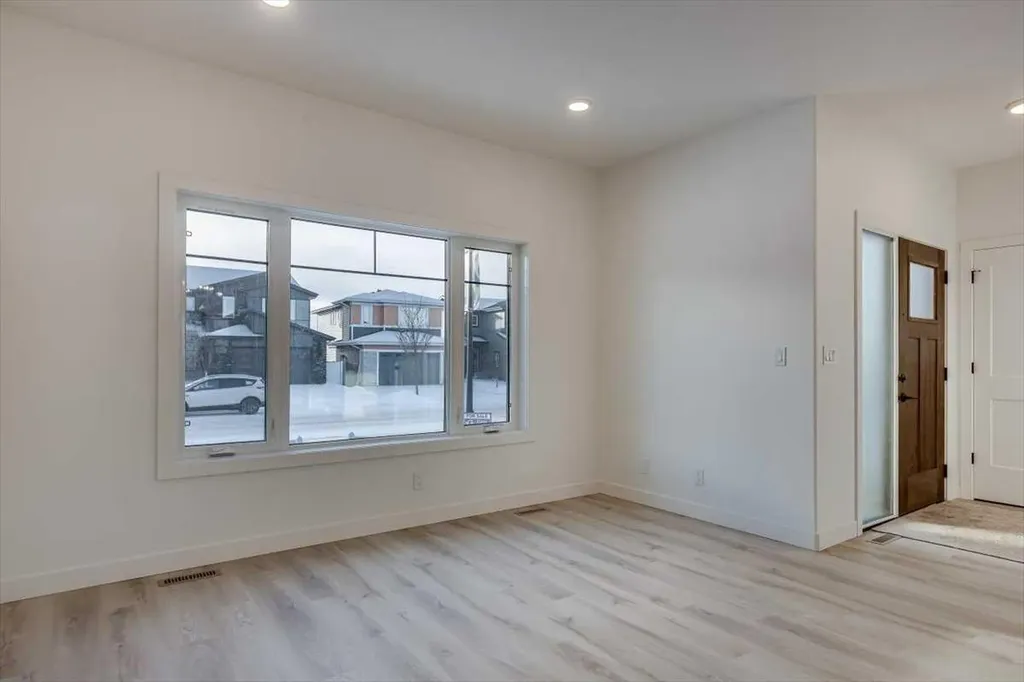 36 Memorial Parkway Rural Red Deer County AB T4E 3B7