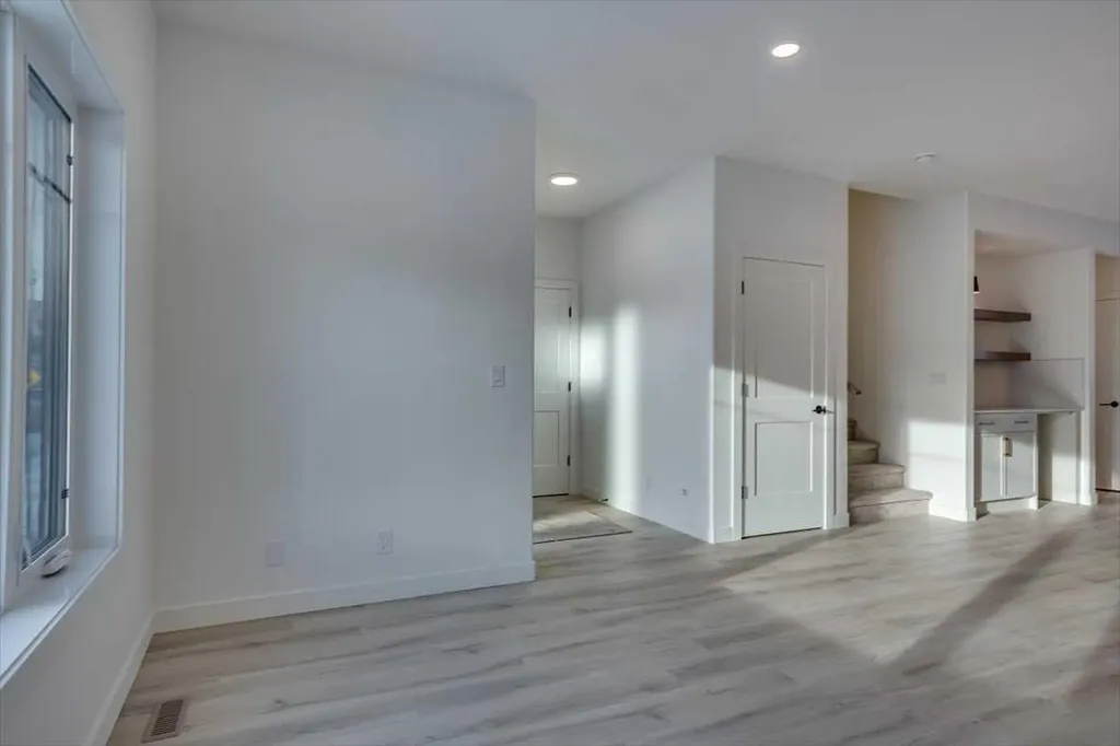 36 Memorial Parkway Rural Red Deer County AB T4E 3B7