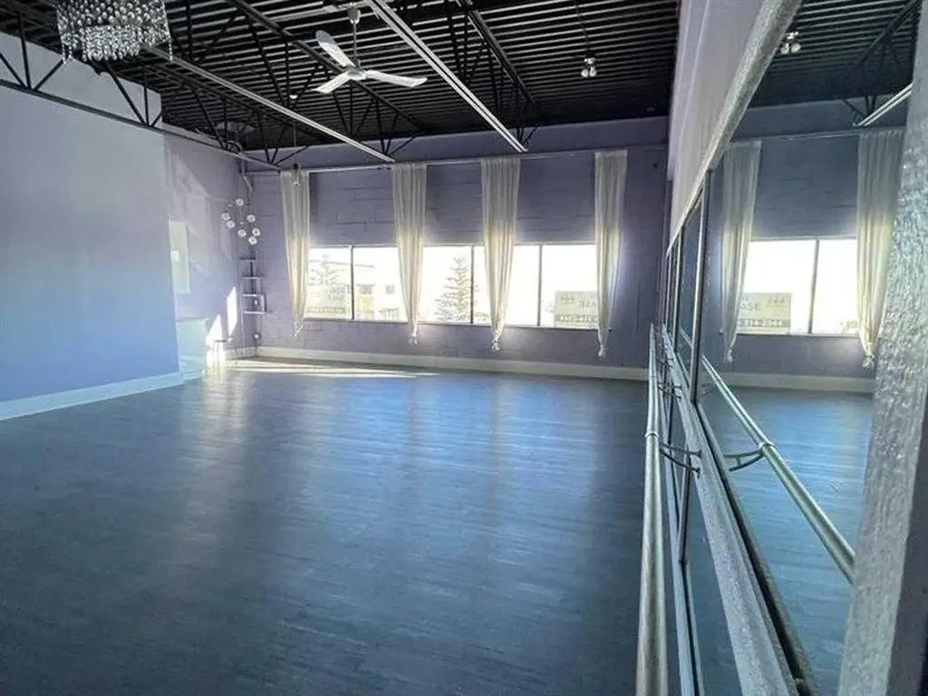 12221 44 Street SE Calgary AB T2Z 4H3