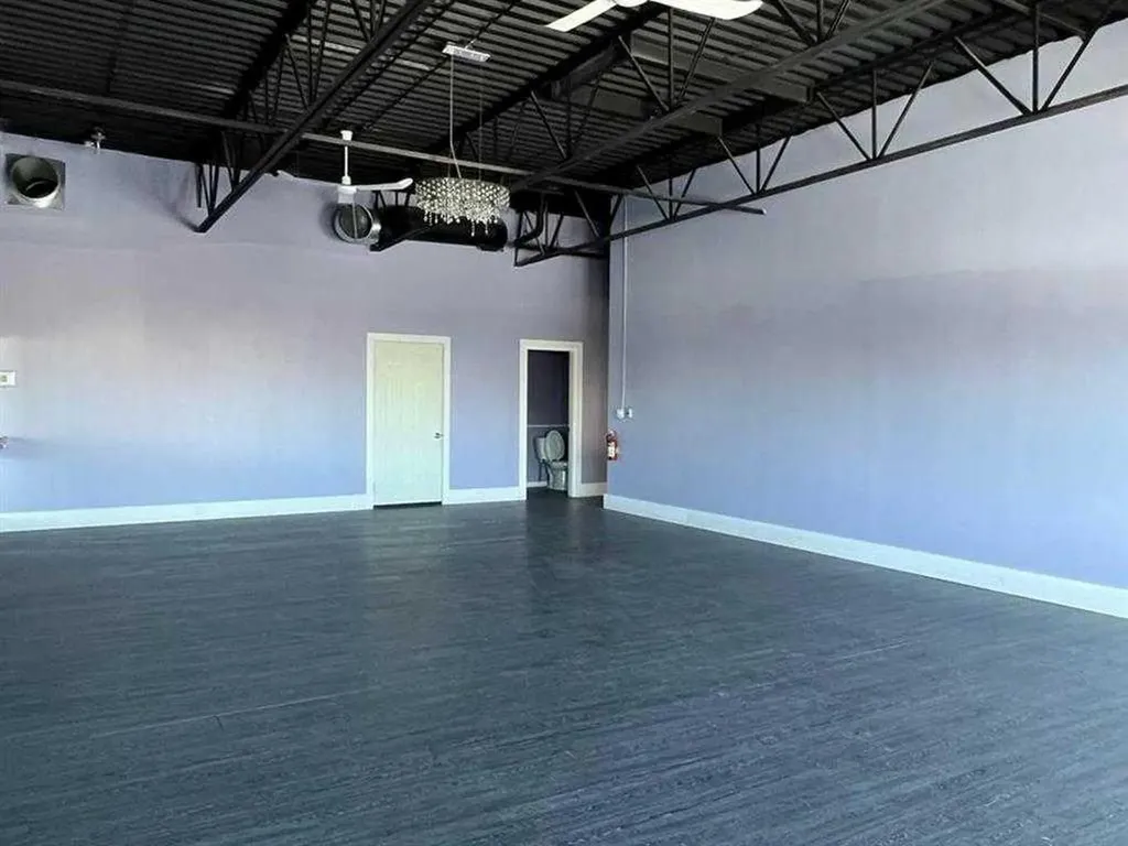 12221 44 Street SE Calgary AB T2Z 4H3
