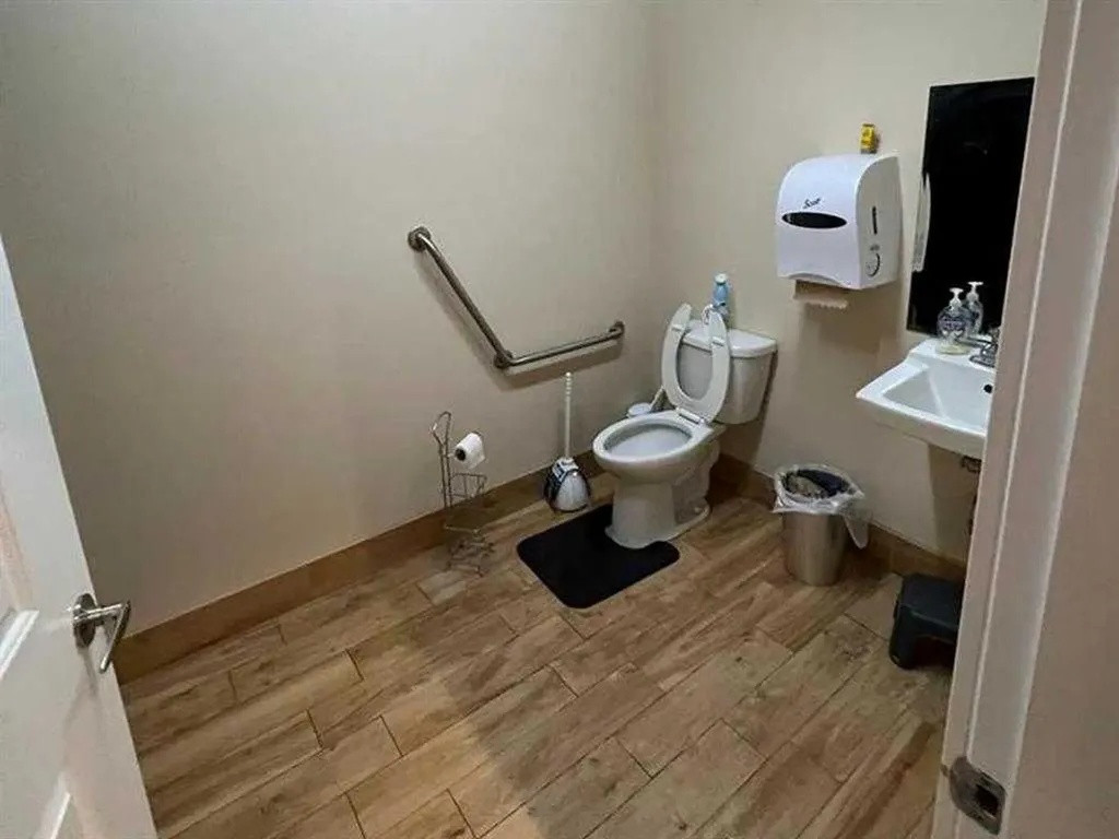 12221 44 Street SE Calgary AB T2Z 4H3