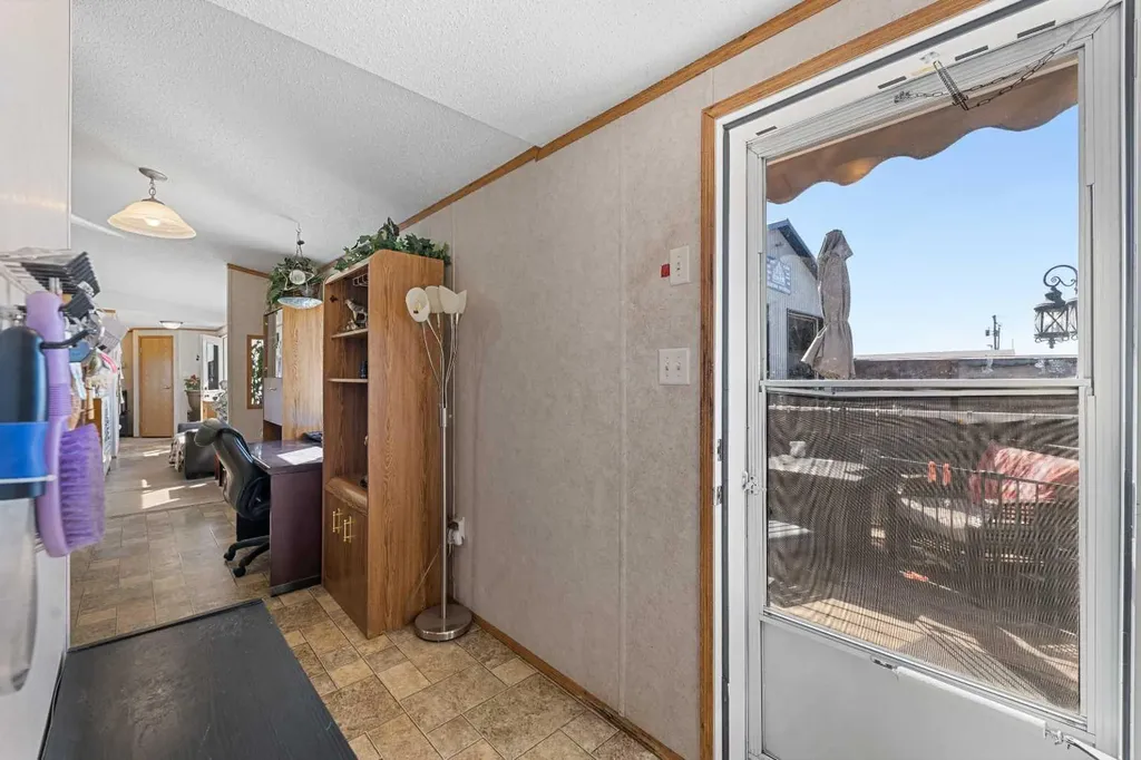 81 Barstow Street Carseland AB T0J 0M0