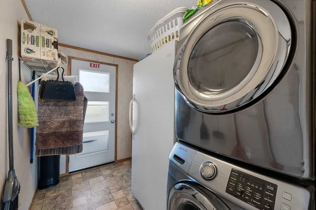 81 Barstow Street Carseland AB T0J 0M0