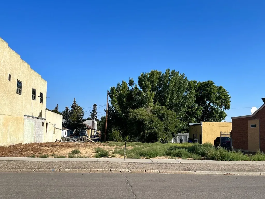 Bow Island AB, 212 5th Avenue W