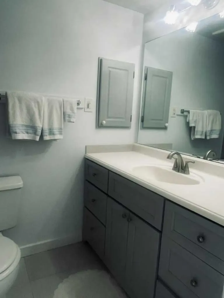 607 69 Avenue SW Calgary AB T2V 0P1