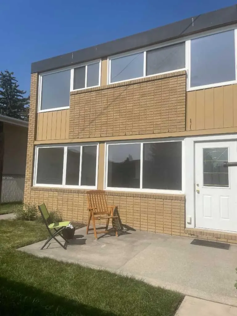 607 69 Avenue SW Calgary AB T2V 0P1