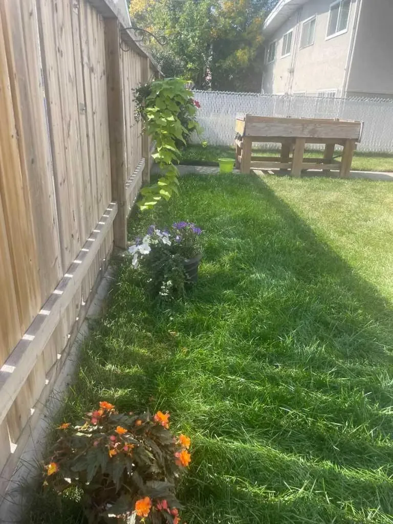 607 69 Avenue SW Calgary AB T2V 0P1