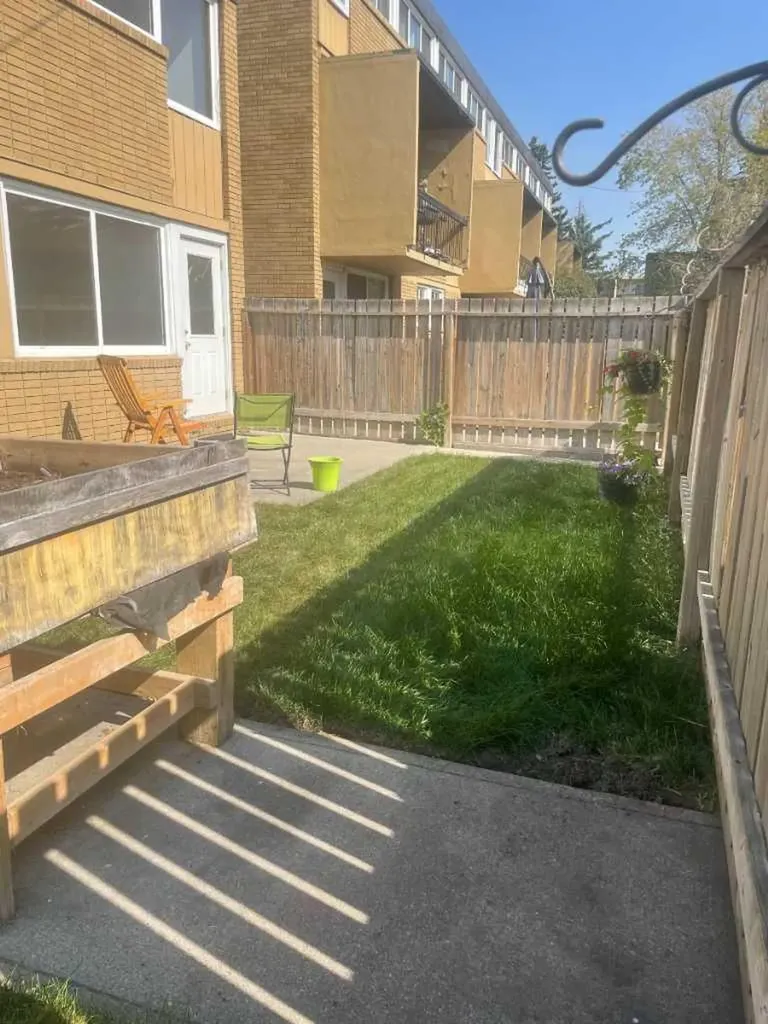 607 69 Avenue SW Calgary AB T2V 0P1