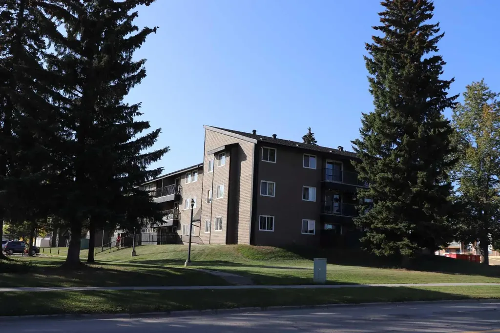 5611 10 Avenue Edson AB T7E 1R4