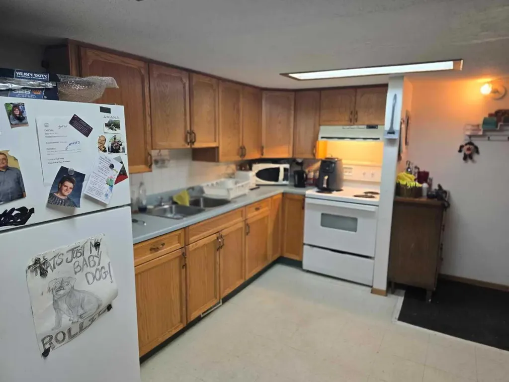 205 Reed Avenue Hayter AB T0B1X0