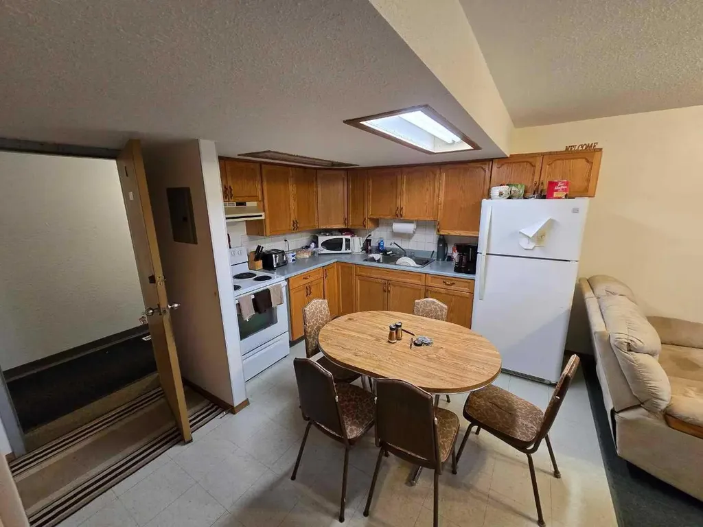 205 Reed Avenue Hayter AB T0B1X0
